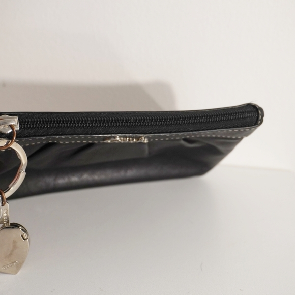 COACH Black Pleated Leather Small Wristlet w/Zip - Picture 5 of 8